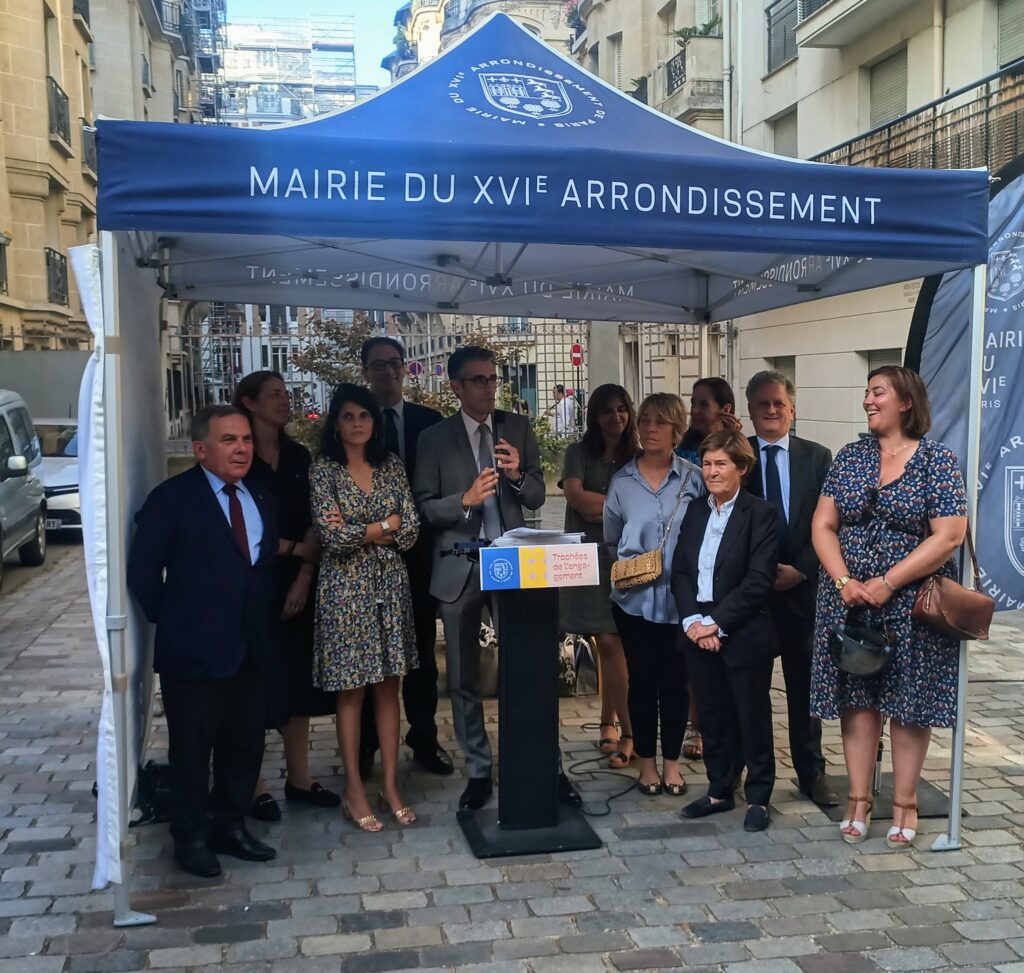 Trophée des associations paris 16 - Marie de paris et équipe municipale - avec Vertigo Com Handicap